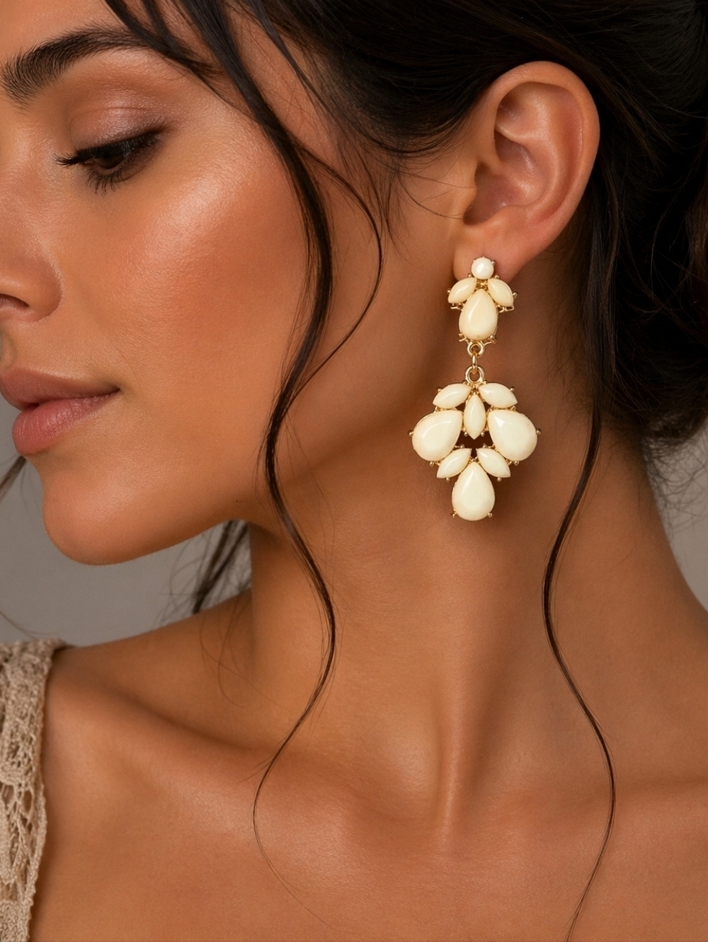 3/$30 VTG Cream Acrylic Teardrop Cluster Chandalier Flamenco Post Earrings